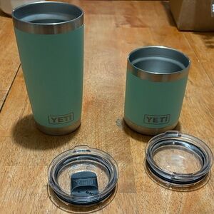 Set of 2 YETI tumblers